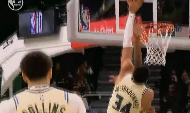 星空体育官网-字母强攻奥孔古左手隔扣砍下20分，雄鹿末节还落后老鹰12分