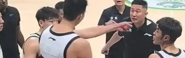 星空体育-离开杜锋1年，徐昕斩获5项荣誉、3数据联盟前2！球迷：陈家政赶紧走|广东|多诺万-米切尔|郭士强|nba|克利夫兰骑士队_新浪体育_新浪新闻
