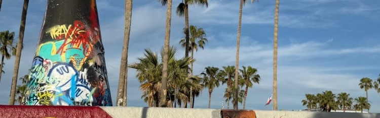 星空体育官网-81分先生和83分先生的传承？洛杉矶当地壁画致敬科比&amp;阿德巴约